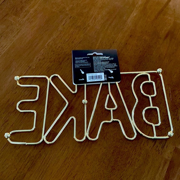 NWT Bake metal trivet - Picture 3 of 3